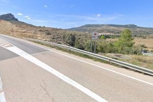 Cortan la CV-14 entre Forcall y Ortells por el incendio de Morella