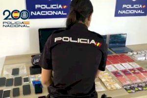 Banda criminal desarticulada en Alicante: falsificaban documentos para estafar a empresas telefónicas y bancos Banda criminal desarticulada en Alicante: falsificaban documentos para estafar a empresas telefónicas y bancos