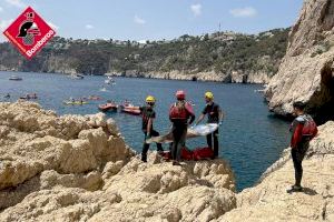 Ferida una jove a Xàbia després de llançar-se des de 4 metres a la mar en una zona rocosa