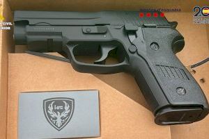 Asaltos a mano armada disfrazados de policías, enfermeros o repartidores en comercios en Callosa de Segura y Cox: una víctima herida grave - (foto 2) Asaltos a mano armada disfrazados de policías, enfermeros o repartidores en comercios en Callosa de Segura y Cox: una víctima herida grave - (foto 2)