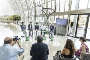 El Palau de la Música acull l’escultura “La memòria del vidre” per a recordar la importància del reciclatge