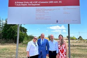 El secretario autonómico de Educación asiste a la puesta de la primera piedra del CEIP nº 2 de Catral
