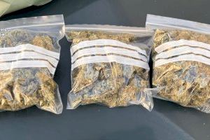 Detienen a un conductor cargado de droga y sin carnet de conducir en ...