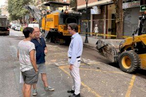L'Ajuntament invertix 250.000 euros en l'asfaltat de 12.895 metres quadrats de carrers durant este estiu L'Ajuntament invertix 250.000 euros en l'asfaltat de 12.895 metres quadrats de carrers durant este estiu
