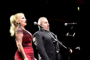 Més 3.000 persones gaudeixen del recital d'Ainhoa Arteta i Luis Santana