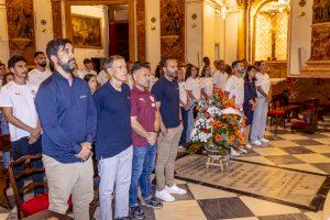 El Valencia CF y el Valencia CF Femenino realizan la tradicional ofrenda floral a la Virgen de los Desamparados - (foto 2) El Valencia CF y el Valencia CF Femenino realizan la tradicional ofrenda floral a la Virgen de los Desamparados - (foto 2)