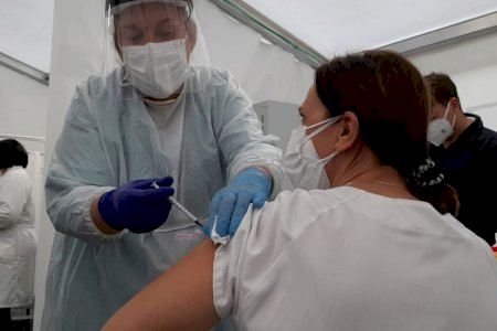 ¿Cuánta gente habría muerto si no se hubiera vacunado contra el coronavirus?