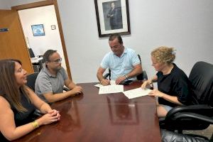 Peñíscola suscribe un convenio con la Associació de Comerciants para la promoción y dinamización del comercio en la localidad - (foto 2)