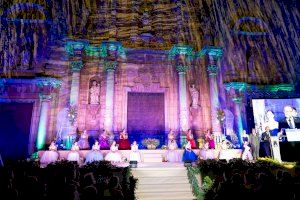 Alcalà de Xivert celebra la presentación de las festeras de las Fiestas Patronales 2024 - (foto 2)