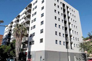 Los vecinos afectados por el incendio de Campanar comienzan a desalojar las viviendas temporales de Safranar