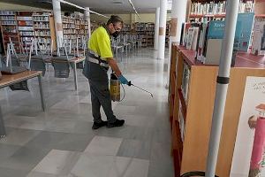 El Ayuntamiento de Almenara lleva a cabo un tratamiento preventivo contra la lepisma e insectos rastreros en la Biblioteca Joan Fuster - (foto 3)