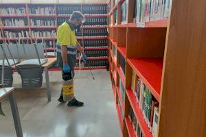 El Ayuntamiento de Almenara lleva a cabo un tratamiento preventivo contra la lepisma e insectos rastreros en la Biblioteca Joan Fuster - (foto 4)