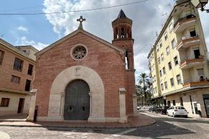 Els oficis religiosos i els assajos dels balls marquen l'activitat prèvia a les processons de la Mare de Déu de la Salut