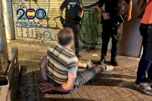 "¡Ladrón, ladrón! ¡Cogedlo!": la persecución por las calles de Valencia a un hombre que se había llevado un botín de 1.200 euros