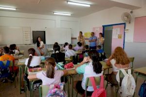 Lourdes Aznar Miralles i el regidor d’Educació, Antonio Candel Rives, visiten centres educatius en l’inici del curs escolar 2024/2025