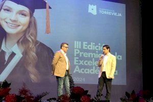 El ayuntamiento reconoce a 103 jóvenes de Torrevieja su esfuerzo y superación con los premios de excelencia académica - (foto 3) El ayuntamiento reconoce a 103 jóvenes de Torrevieja su esfuerzo y superación con los premios de excelencia académica - (foto 3)