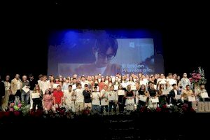El ayuntamiento reconoce a 103 jóvenes de Torrevieja su esfuerzo y superación con los premios de excelencia académica - (foto 7) El ayuntamiento reconoce a 103 jóvenes de Torrevieja su esfuerzo y superación con los premios de excelencia académica - (foto 7)