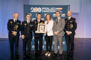 Carrasco destaca la colaboración entre el Ayuntamiento y la Policía Nacional “que es fundamental para preservar la seguridad en la ciudad” Carrasco destaca la colaboración entre el Ayuntamiento y la Policía Nacional “que es fundamental para preservar la seguridad en la ciudad”