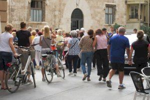 'Colzades' per vindre a la Comunitat Valenciana: el 'boom' turístic deixa 2.116 milions d'euros sol el mes d'agost 'Colzades' per vindre a la Comunitat Valenciana: el 'boom' turístic deixa 2.116 milions d'euros sol el mes d'agost