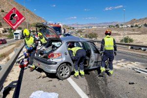 Una joven de 20 años fallece tras estrellarse de frente contra un camión en Orihuela - (foto 2) Una joven de 20 años fallece tras estrellarse de frente contra un camión en Orihuela - (foto 2)