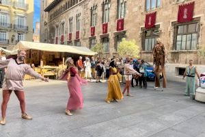 Así es el mercado de oficios y actividades medievales que acoge la plaza Manises de Valencia este fin de semana - (foto 2)