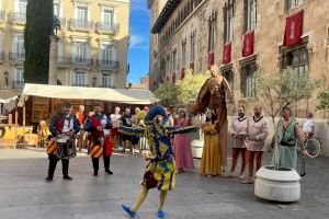 Así es el mercado de oficios y actividades medievales que acoge la plaza Manises de Valencia este fin de semana - (foto 7)