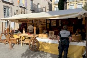 Así es el mercado de oficios y actividades medievales que acoge la plaza Manises de Valencia este fin de semana - (foto 12)