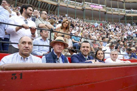 Vicent Mompó assistix a la despedida d'Enrique Ponce en la Plaça de Bous de València