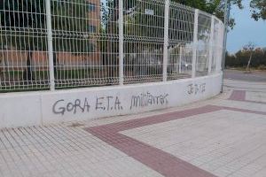 Aparece una pintada a favor de la banda terrorista ETA en Benicàssim
