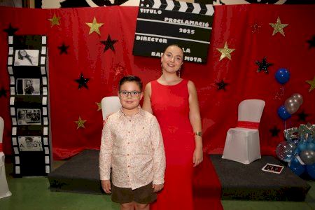 La Falla Barri La Mota proclama a Carla Fandos y a Nacho Blasco como máximos representantes de la comisión para 2025