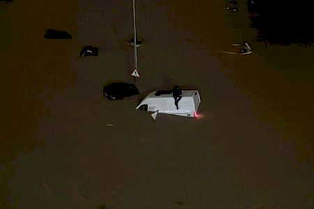 ¿Has recibido un aviso al móvil? Alerta de Protección Civil: se recomienda evitar cualquier tipo de desplazamiento por carretera en Valencia