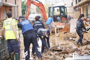 Los 180 policías municipales de Madrid comienzan ya a trabajar en La Torre y en los municipios del área metropolitana afectados por la DANA - (foto 2)