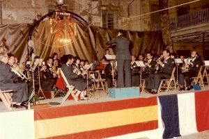L'Arxiu Municipal de Crevillent rememora amb la foto de Novembre la germanor que té amb el poble Fontenay Le-Comte