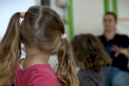 Els centres escolars de Manises acullen a alumnat d’altres localitats afectades per la DANA