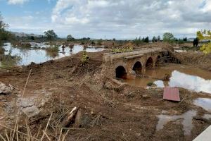 Convocatoria urgente de empleo para colaborar en las tareas de ayuda a los damnificados por la DANA: cómo inscribirse y qué ofrecen Convocatoria urgente de empleo para colaborar en las tareas de ayuda a los damnificados por la DANA: cómo inscribirse y qué ofrecen