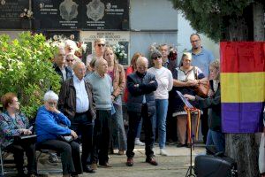 Homenaje de los socialistas de la comarca a los 49 republicanos fusilados al cementerio de Dénia