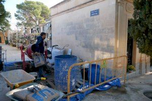 Cementeris actua sobre embornals i en 110 cobertes de nínxols del camp sant