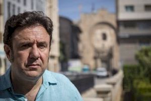Un libro a salvo de la DANA: "La promesa dels divendres" escapa de la inundación y llega a las librerías valencianas - (foto 2)