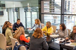Almassora activa el nou contracte de neteja dels col·legis amb més hores de treballs