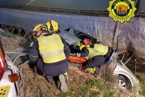 Greu accident a Novelda: quatre treballadores ferides després d'eixir-se de la via