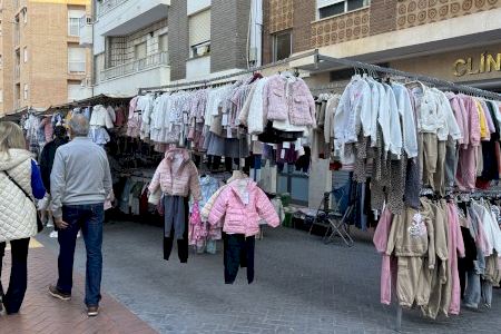 Manises cede 21 puestos de los mercados de venta no sedentaria a los mercaderes afectados por la DANA Manises cede 21 puestos de los mercados de venta no sedentaria a los mercaderes afectados por la DANA