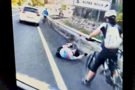 VÍDEO | Un vehículo atropella a un ciclista y se da a la fuga en Altea: se ruega colaboración ciudadana