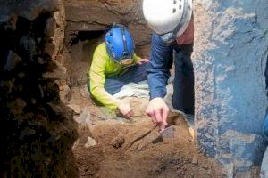 Hallazgo histórico en un pueblo de Castellón: el paleolítico deja huella en una cueva - (foto 2)