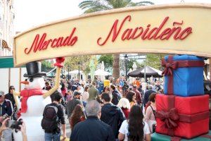 La Navidad ya vibra en Oropesa con su tradicional mercadillo