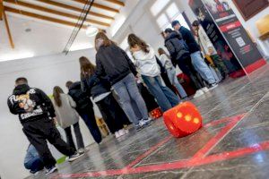 Jóvenes de l’Alfàs participan en un juego vivencial y se ponen en la piel de migrantes cruzando el Mediterráneo - (foto 4) Jóvenes de l’Alfàs participan en un juego vivencial y se ponen en la piel de migrantes cruzando el Mediterráneo - (foto 4)