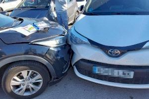 Un concorregut aparcament d'Alboraia acaba amb quatre cotxes danyats per una col·lisió entre turismes - (foto 3)