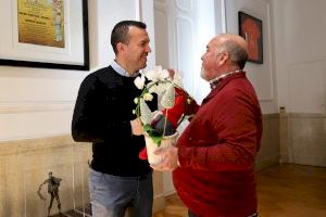 Mompó destaca “el compromiso” de la Diputación con el sector tradicional de la floristería