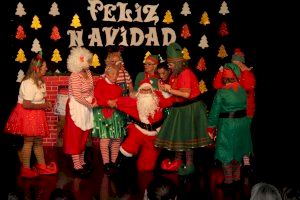 El taller municipal de teatro cierra sus actuaciones navideñas con “Los Melodramáticos”