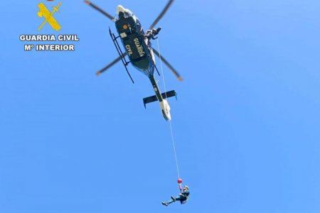 Rescatan el cuerpo de una mujer en una escollera de Altea