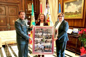 Carrasco recibe el agradecimiento de la Subdelegación del Gobierno y la Guardia Civil por la colaboración en los actos del 12 de octubre Carrasco recibe el agradecimiento de la Subdelegación del Gobierno y la Guardia Civil por la colaboración en los actos del 12 de octubre